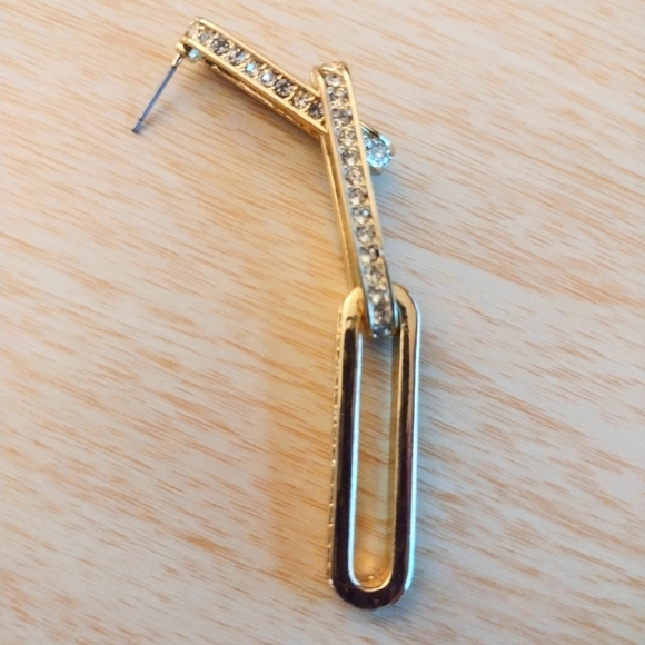 **SOLD** 2/$4 Earring Gold Tone With Rhinestones Single Jewelry Triple Circles - Picture 3 of 9